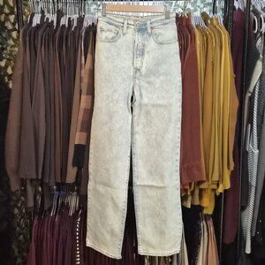 NWOT Levi's Ribcage Straight Ankle Jeans